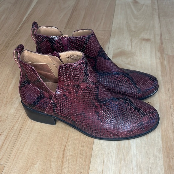 Vionic Clara Boa Ankle Boot - Picture 1 of 6
